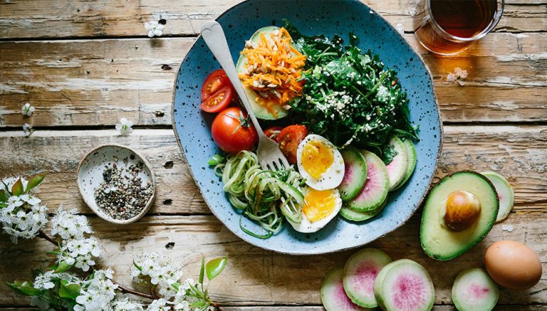 Pequenos hábitos alimentares que podem fazer a diferença na EM